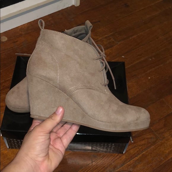 DV light taupe Terri style wedge booties. - Picture 4 of 4